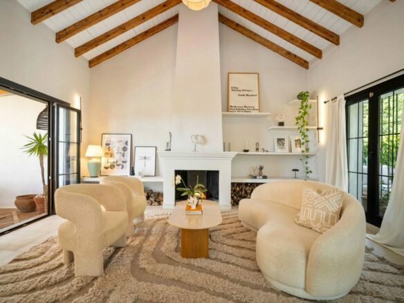 FOR SALE 🏡 Renovated Four-Bedroom Townhouse with Sea Views and Sauna in a Gated Community – Golden Mile, Marbella 🇪🇸