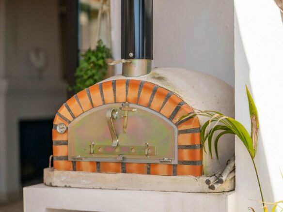 FOR SALE 🏡 Renovated Four-Bedroom Townhouse with Sea Views and Sauna in a Gated Community – Golden Mile, Marbella 🇪🇸