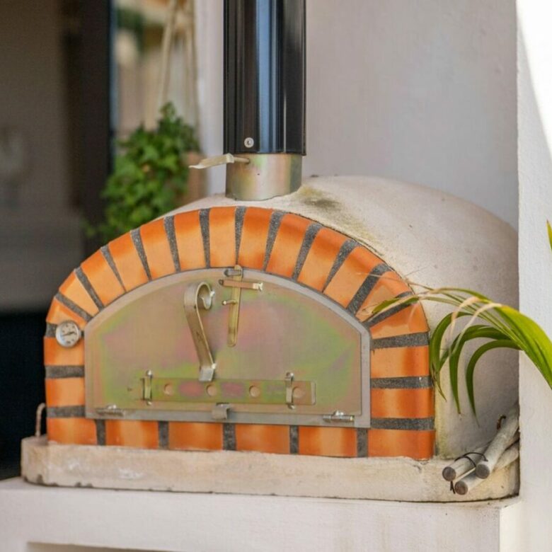 FOR SALE 🏡 Renovated Four-Bedroom Townhouse with Sea Views and Sauna in a Gated Community – Golden Mile, Marbella 🇪🇸
