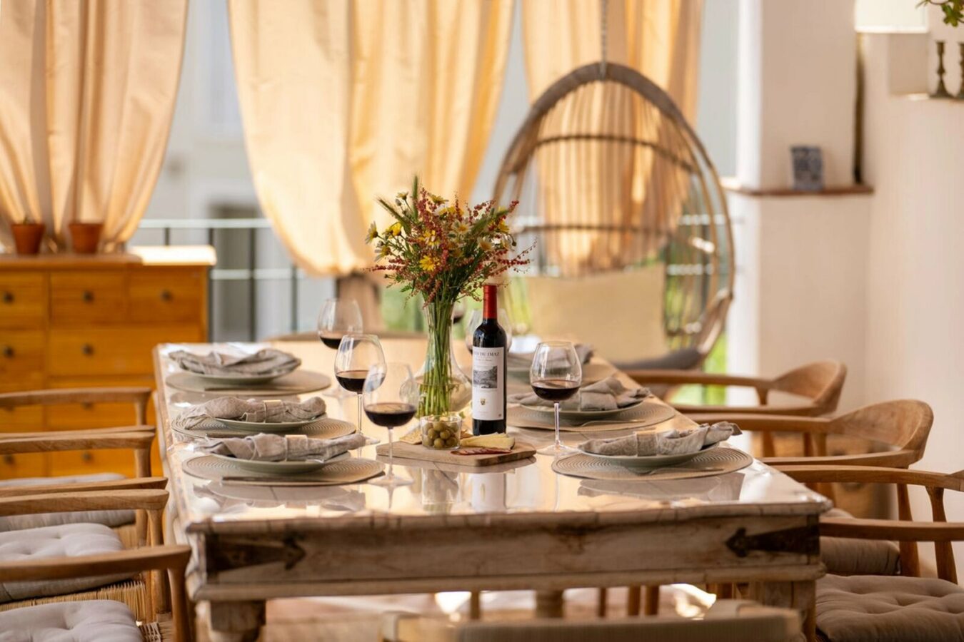 FOR SALE 🏡 Renovated Four-Bedroom Townhouse with Sea Views and Sauna in a Gated Community – Golden Mile, Marbella 🇪🇸