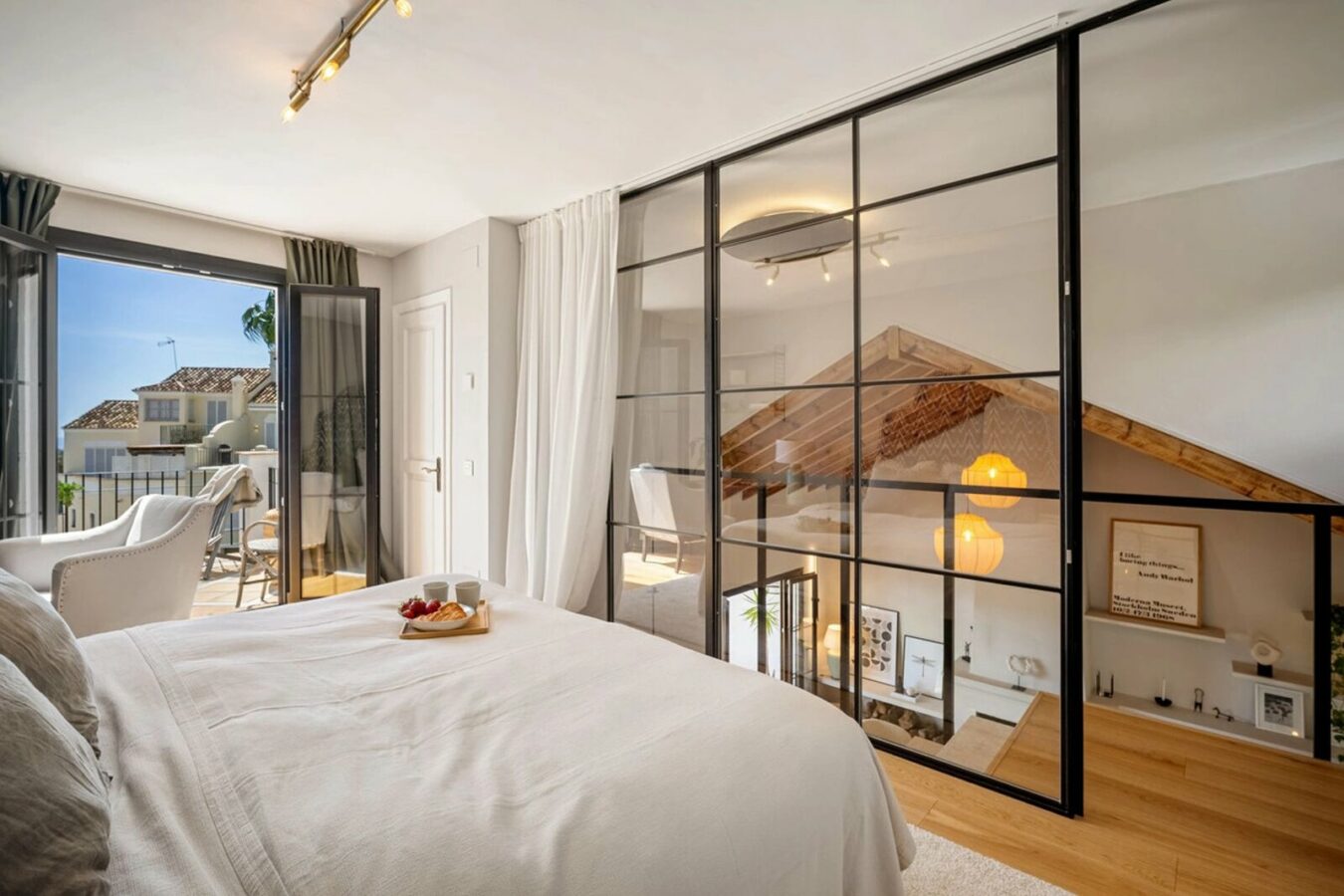 FOR SALE 🏡 Renovated Four-Bedroom Townhouse with Sea Views and Sauna in a Gated Community – Golden Mile, Marbella 🇪🇸