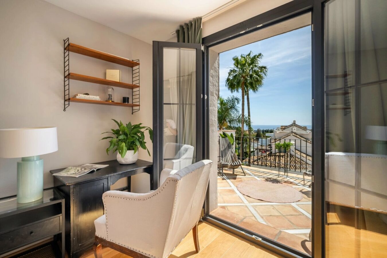 FOR SALE 🏡 Renovated Four-Bedroom Townhouse with Sea Views and Sauna in a Gated Community – Golden Mile, Marbella 🇪🇸