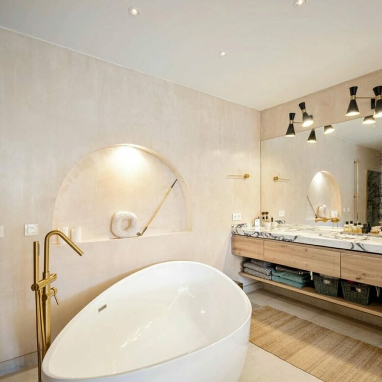 FOR SALE 🏡 Renovated Four-Bedroom Townhouse with Sea Views and Sauna in a Gated Community – Golden Mile, Marbella 🇪🇸