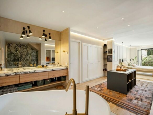 FOR SALE 🏡 Renovated Four-Bedroom Townhouse with Sea Views and Sauna in a Gated Community – Golden Mile, Marbella 🇪🇸