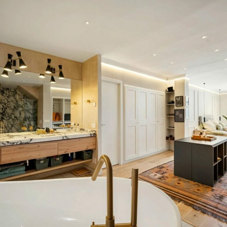 FOR SALE 🏡 Renovated Four-Bedroom Townhouse with Sea Views and Sauna in a Gated Community – Golden Mile, Marbella 🇪🇸