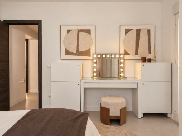 FOR SALE 🏡 Renovated Three-Bedroom Apartment with South-Facing Terrace near Centro Plaza – Nueva Andalucía, Marbella 🇪🇸