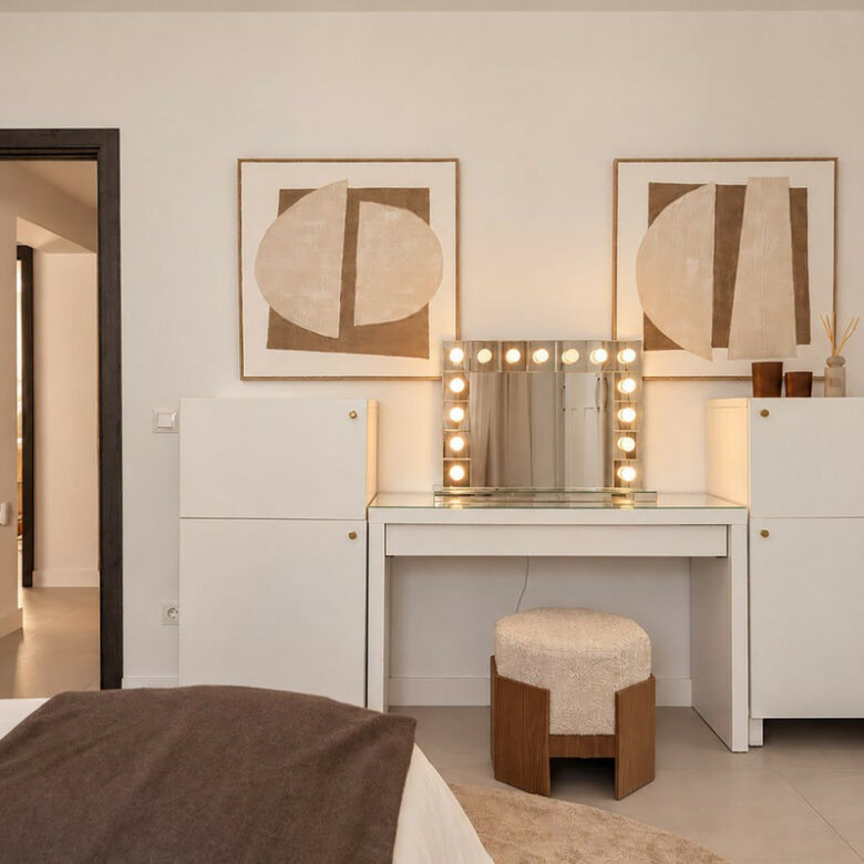 FOR SALE 🏡 Renovated Three-Bedroom Apartment with South-Facing Terrace near Centro Plaza – Nueva Andalucía, Marbella 🇪🇸
