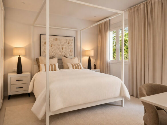 FOR SALE 🏡 Renovated Three-Bedroom Apartment with South-Facing Terrace near Centro Plaza – Nueva Andalucía, Marbella 🇪🇸