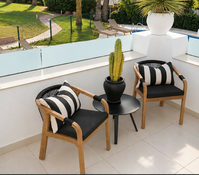 FOR SALE 🏡 Renovated Three-Bedroom Apartment with South-Facing Terrace near Centro Plaza – Nueva Andalucía, Marbella 🇪🇸