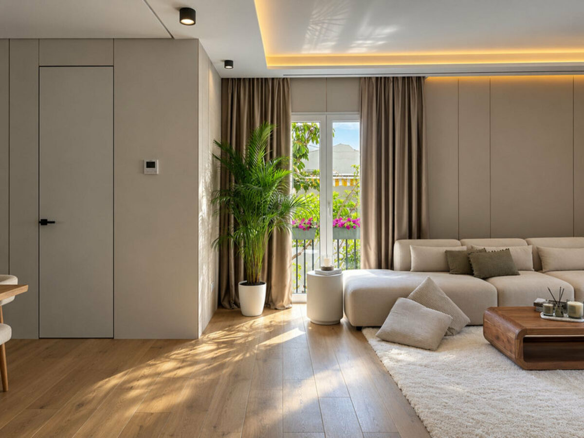 FOR SALE 🏡 Renovated Three-Bedroom Apartment with Terrace in a Gated Community – Nagüeles, Golden Mile, Marbella 🇪🇸