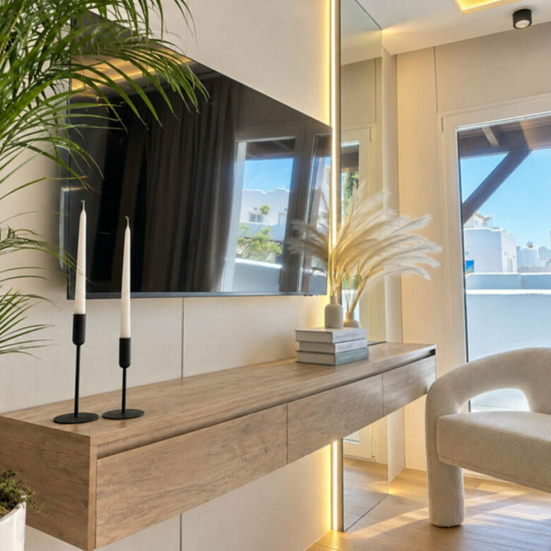 FOR SALE 🏡 Renovated Three-Bedroom Apartment with Terrace in a Gated Community – Nagüeles, Golden Mile, Marbella 🇪🇸