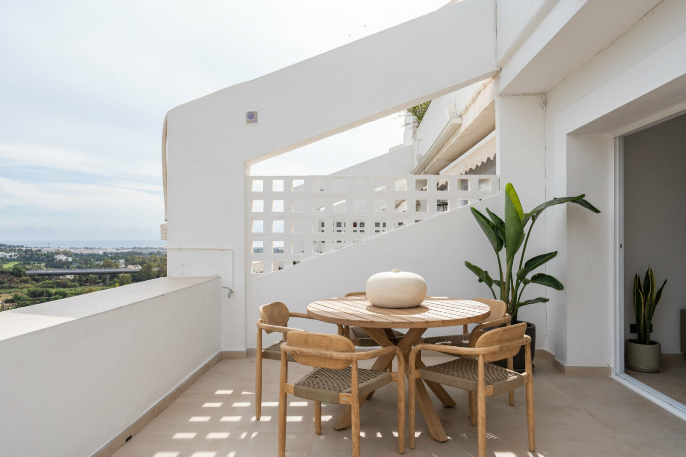 renovated-two-bedroom-apartment-sea-golf-01 FOR SALE 🏡 Renovated Two-Bedroom Apartment with Sea, Golf and Mountain Views – La Quinta, Benahavís 🇪🇸