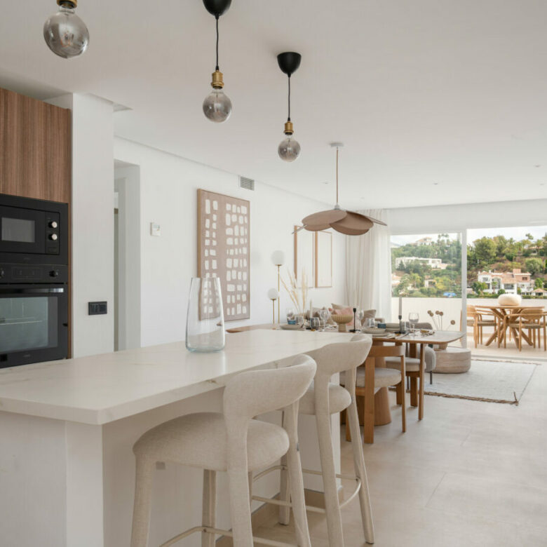 FOR SALE 🏡 Renovated Two-Bedroom Apartment with Sea, Golf and Mountain Views – La Quinta, Benahavís 🇪🇸