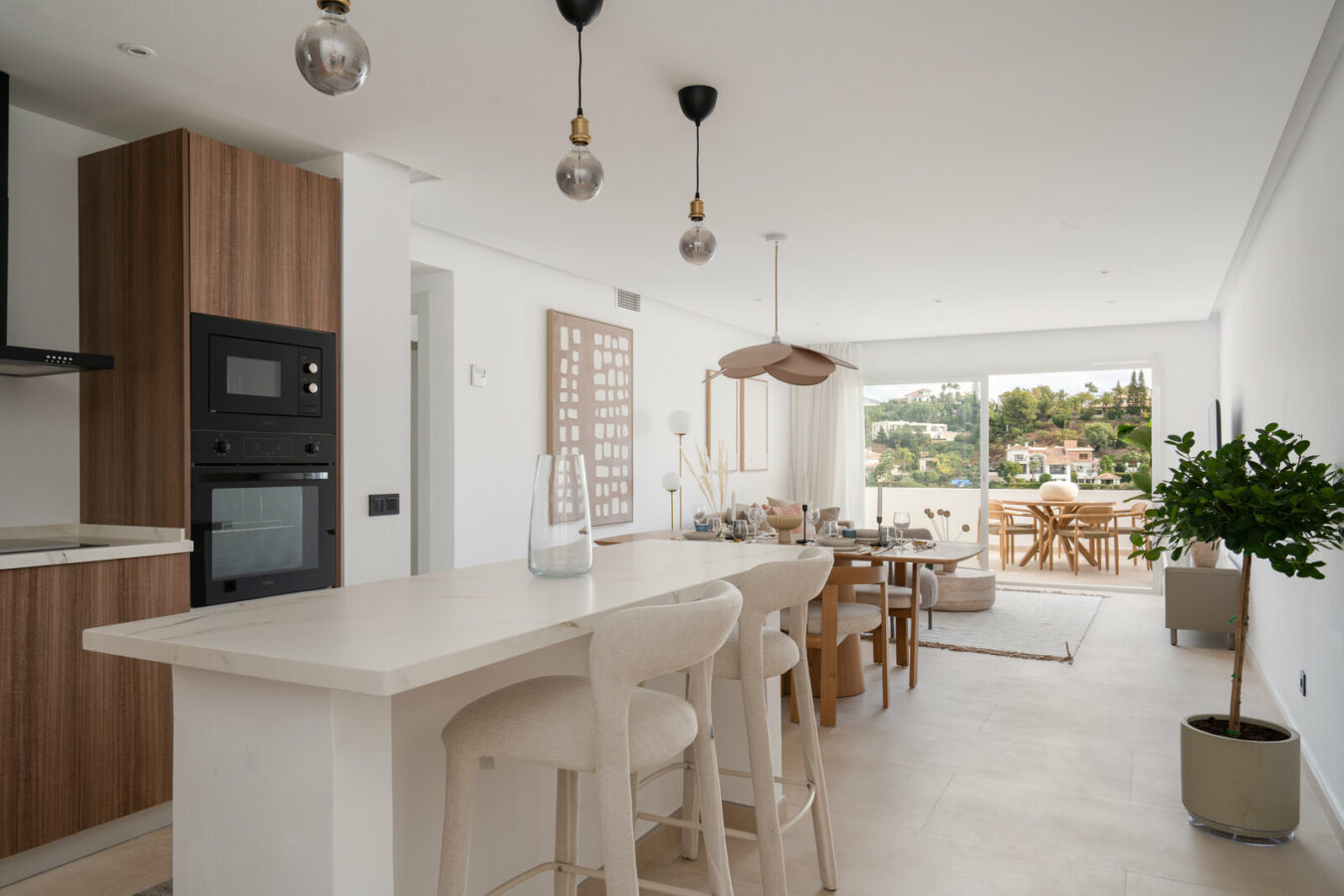 FOR SALE 🏡 Renovated Two-Bedroom Apartment with Sea, Golf and Mountain Views – La Quinta, Benahavís 🇪🇸