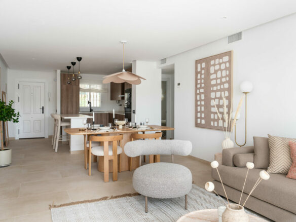 FOR SALE 🏡 Renovated Two-Bedroom Apartment with Sea, Golf and Mountain Views – La Quinta, Benahavís 🇪🇸