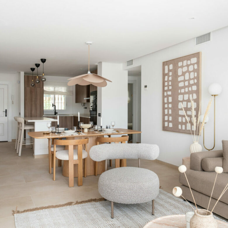 FOR SALE 🏡 Renovated Two-Bedroom Apartment with Sea, Golf and Mountain Views – La Quinta, Benahavís 🇪🇸