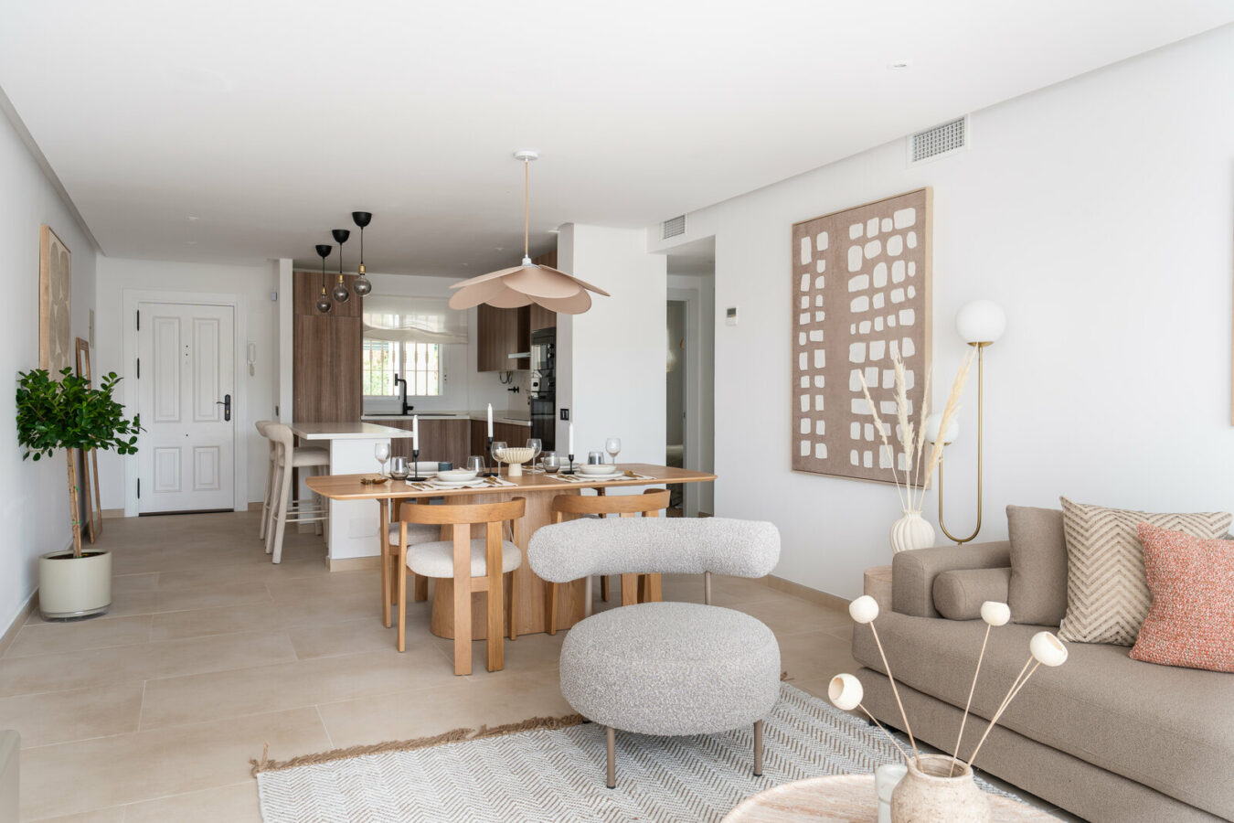 FOR SALE 🏡 Renovated Two-Bedroom Apartment with Sea, Golf and Mountain Views – La Quinta, Benahavís 🇪🇸