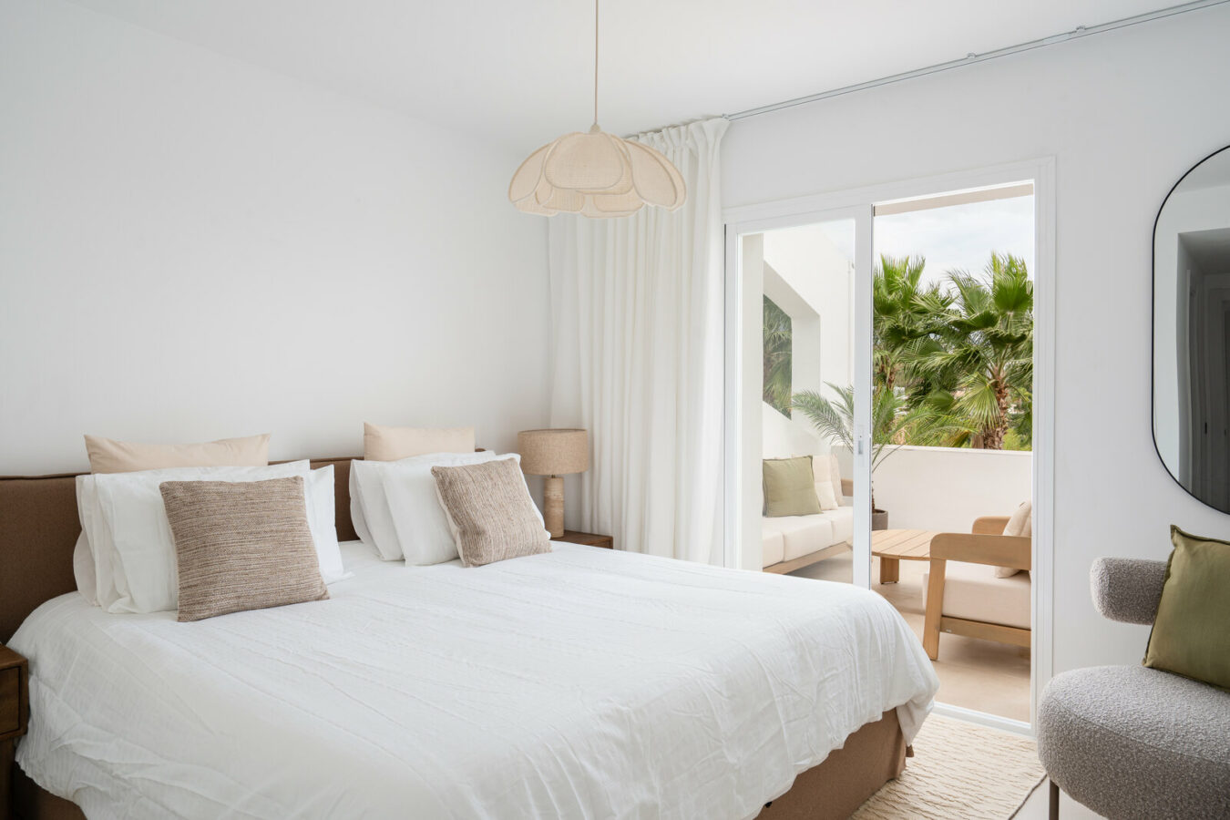 FOR SALE 🏡 Renovated Two-Bedroom Apartment with Sea, Golf and Mountain Views – La Quinta, Benahavís 🇪🇸