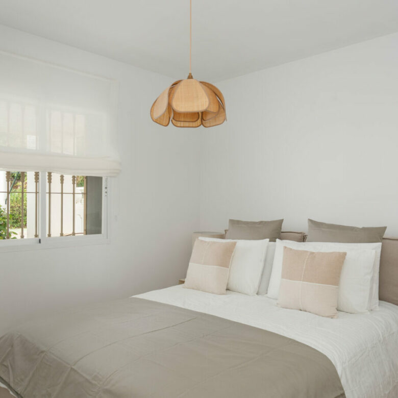 FOR SALE 🏡 Renovated Two-Bedroom Apartment with Sea, Golf and Mountain Views – La Quinta, Benahavís 🇪🇸