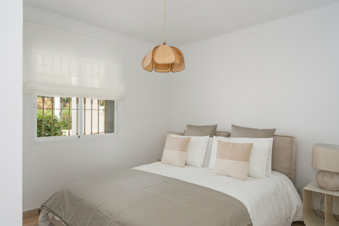 FOR SALE 🏡 Renovated Two-Bedroom Apartment with Sea, Golf and Mountain Views – La Quinta, Benahavís 🇪🇸