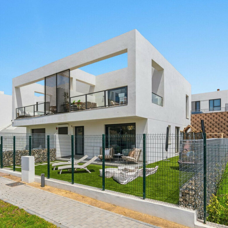 FOR SALE 🏡 New Three-Bedroom Semi-Detached Villa with Sea Views and Garden – Riviera del Sol, Mijas Costa 🇪🇸