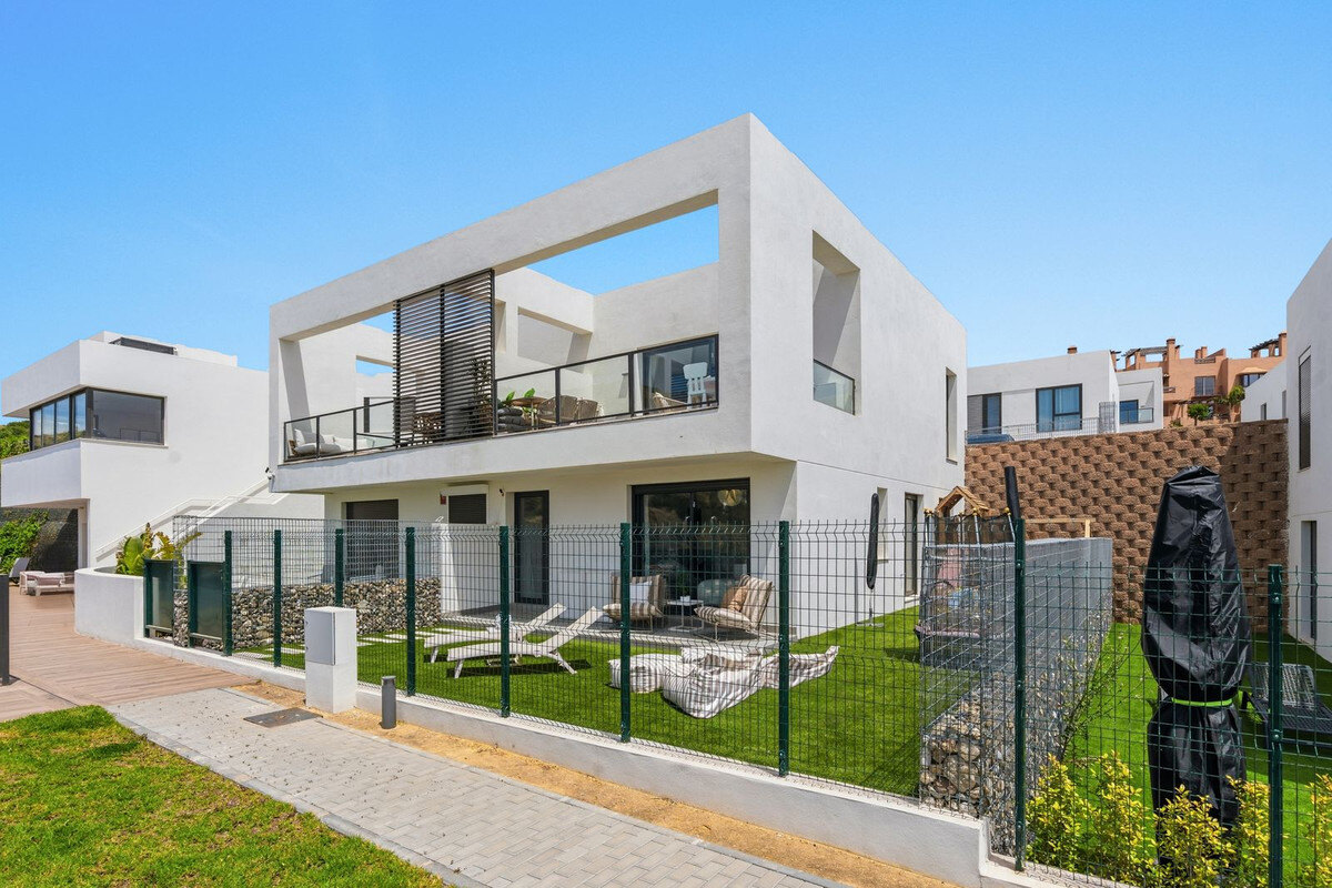 FOR SALE 🏡 New Three-Bedroom Semi-Detached Villa with Sea Views and Garden – Riviera del Sol, Mijas Costa 🇪🇸