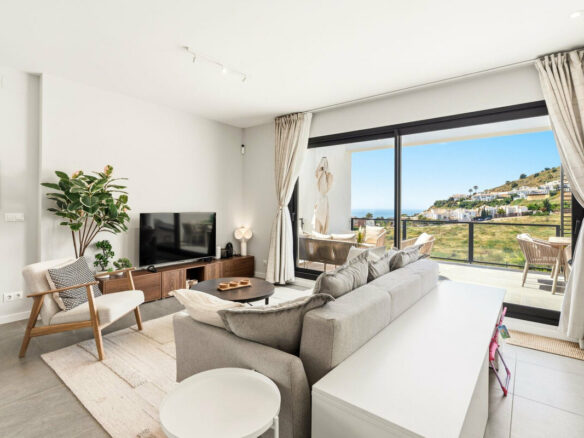 FOR SALE 🏡 New Three-Bedroom Semi-Detached Villa with Sea Views and Garden – Riviera del Sol, Mijas Costa 🇪🇸
