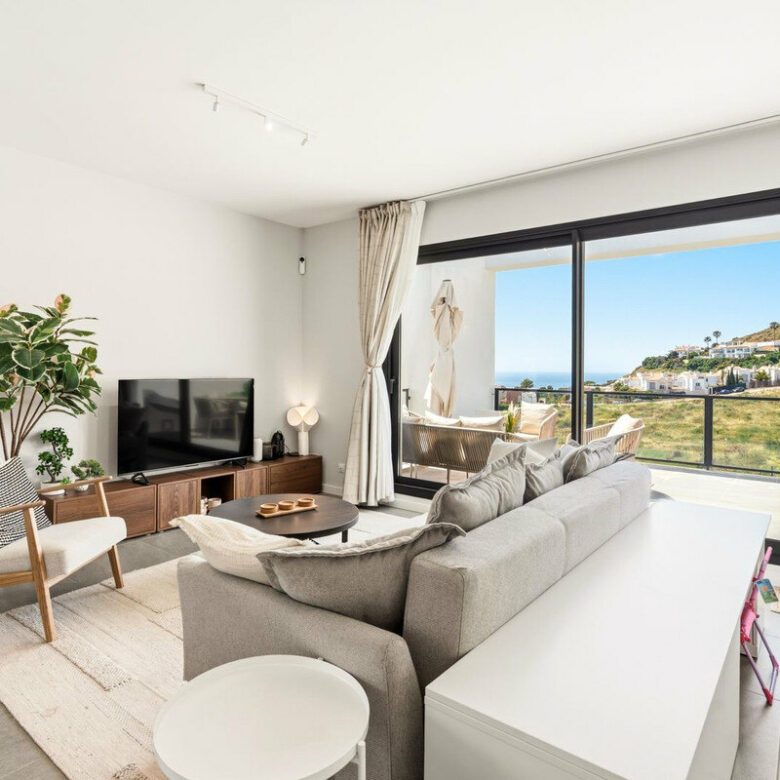 FOR SALE 🏡 New Three-Bedroom Semi-Detached Villa with Sea Views and Garden – Riviera del Sol, Mijas Costa 🇪🇸