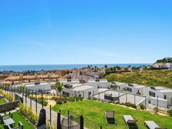 FOR SALE 🏡 New Three-Bedroom Semi-Detached Villa with Sea Views and Garden – Riviera del Sol, Mijas Costa 🇪🇸