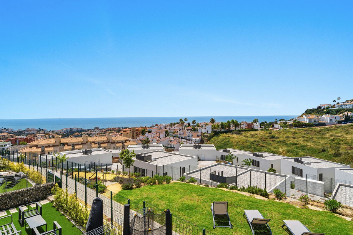 FOR SALE 🏡 New Three-Bedroom Semi-Detached Villa with Sea Views and Garden – Riviera del Sol, Mijas Costa 🇪🇸