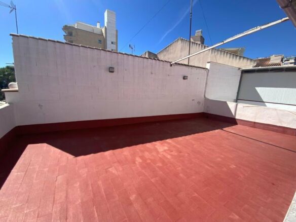 FOR SALE 🏡 Seven-Bedroom Townhouse with Two Entrances and Solarium near the Promenade – Old Town, Marbella 🇪🇸