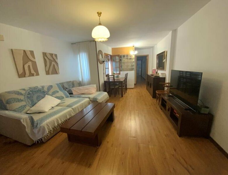 FOR SALE 🏡 Seven-Bedroom Townhouse with Two Entrances and Solarium near the Promenade – Old Town, Marbella 🇪🇸