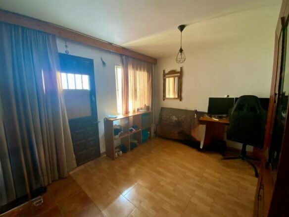 FOR SALE 🏡 Seven-Bedroom Townhouse with Two Entrances and Solarium near the Promenade – Old Town, Marbella 🇪🇸