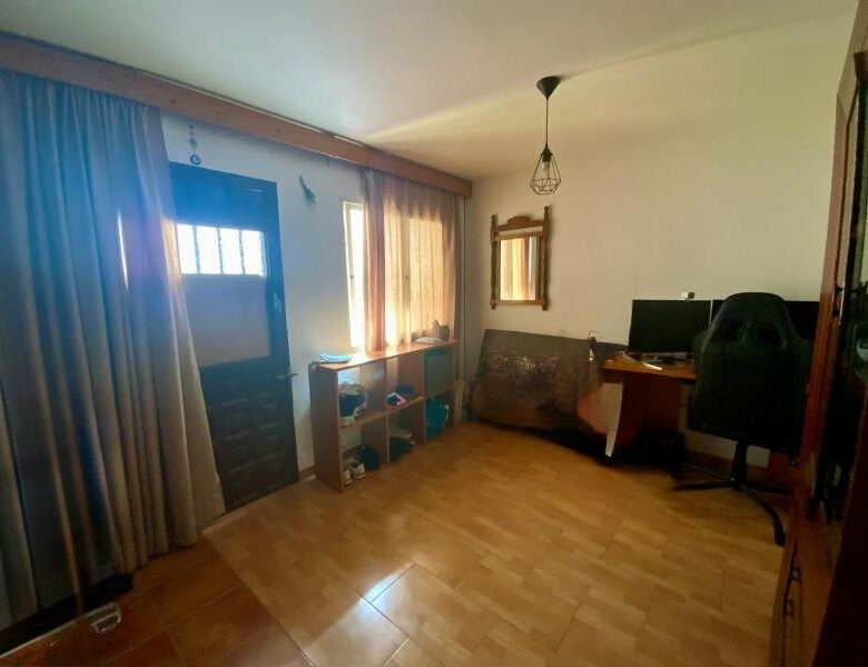 FOR SALE 🏡 Seven-Bedroom Townhouse with Two Entrances and Solarium near the Promenade – Old Town, Marbella 🇪🇸