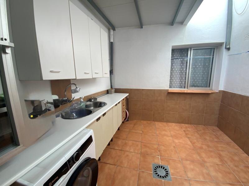 FOR SALE 🏡 Seven-Bedroom Townhouse with Two Entrances and Solarium near the Promenade – Old Town, Marbella 🇪🇸