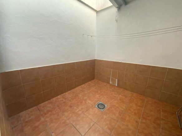 FOR SALE 🏡 Seven-Bedroom Townhouse with Two Entrances and Solarium near the Promenade – Old Town, Marbella 🇪🇸