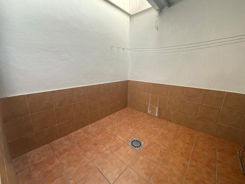 FOR SALE 🏡 Seven-Bedroom Townhouse with Two Entrances and Solarium near the Promenade – Old Town, Marbella 🇪🇸
