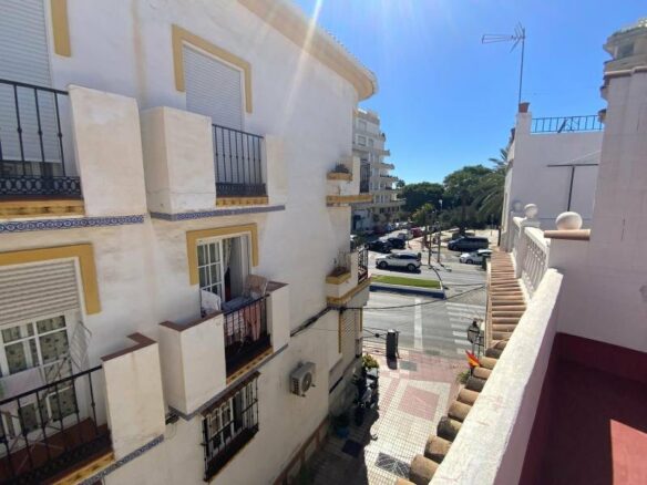 FOR SALE 🏡 Seven-Bedroom Townhouse with Two Entrances and Solarium near the Promenade – Old Town, Marbella 🇪🇸