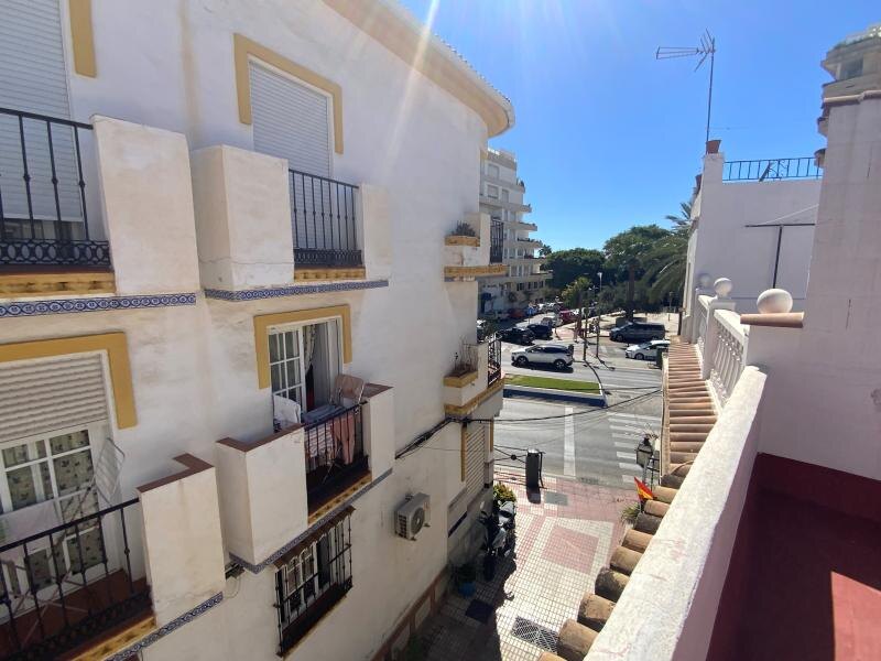 FOR SALE 🏡 Seven-Bedroom Townhouse with Two Entrances and Solarium near the Promenade – Old Town, Marbella 🇪🇸