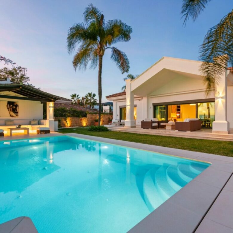 FOR SALE 🏡 Elevated Single-Level Villa with Sea Views, Mature Garden and Pool Pavilion – Haza del Conde, Nueva Andalucía 🇪🇸