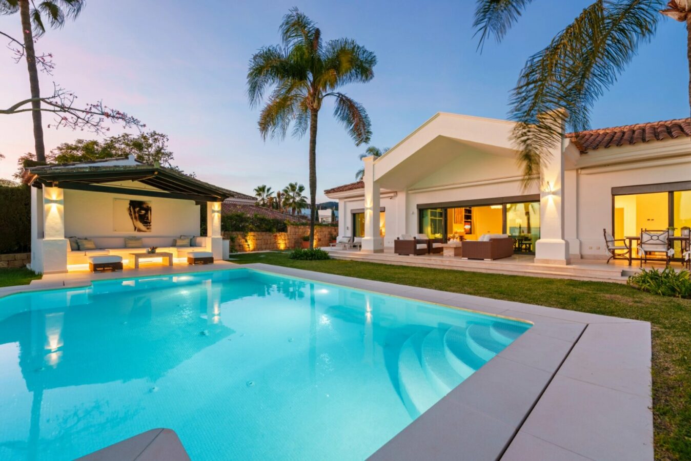 FOR SALE 🏡 Elevated Single-Level Villa with Sea Views, Mature Garden and Pool Pavilion – Haza del Conde, Nueva Andalucía 🇪🇸
