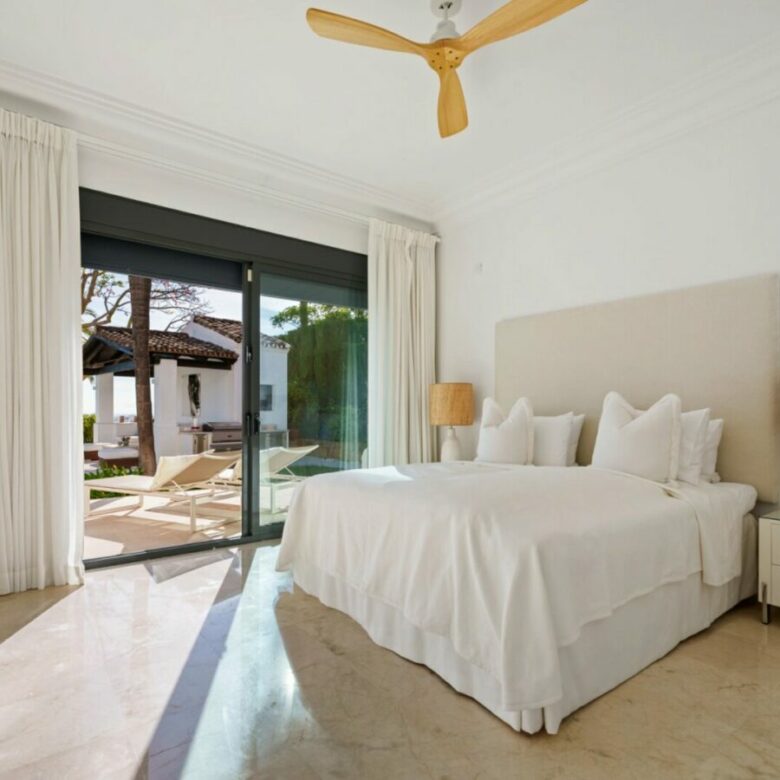 FOR SALE 🏡 Elevated Single-Level Villa with Sea Views, Mature Garden and Pool Pavilion – Haza del Conde, Nueva Andalucía 🇪🇸