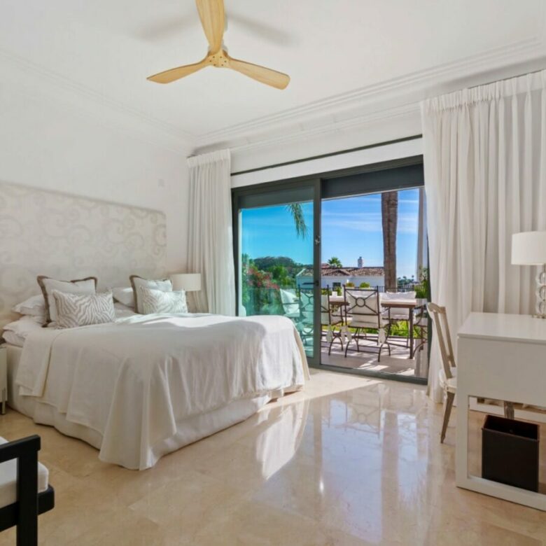 FOR SALE 🏡 Elevated Single-Level Villa with Sea Views, Mature Garden and Pool Pavilion – Haza del Conde, Nueva Andalucía 🇪🇸