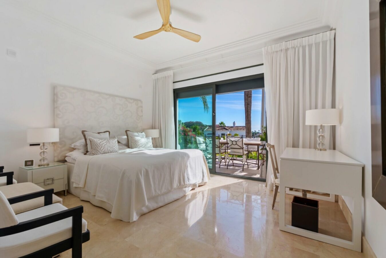 FOR SALE 🏡 Elevated Single-Level Villa with Sea Views, Mature Garden and Pool Pavilion – Haza del Conde, Nueva Andalucía 🇪🇸