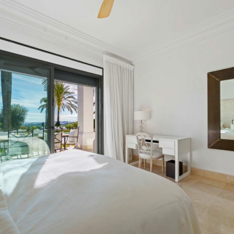 FOR SALE 🏡 Elevated Single-Level Villa with Sea Views, Mature Garden and Pool Pavilion – Haza del Conde, Nueva Andalucía 🇪🇸