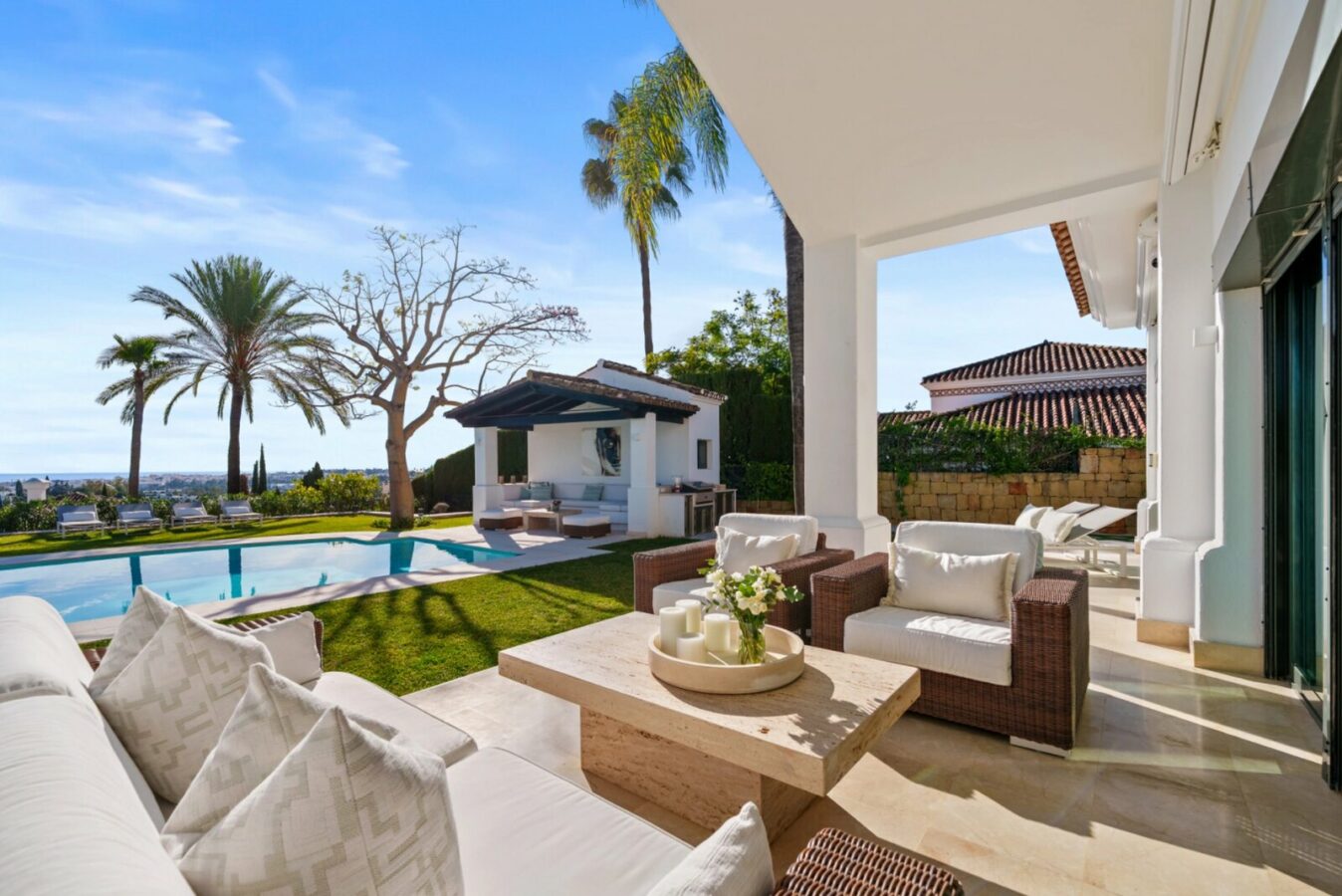 FOR SALE 🏡 Elevated Single-Level Villa with Sea Views, Mature Garden and Pool Pavilion – Haza del Conde, Nueva Andalucía 🇪🇸
