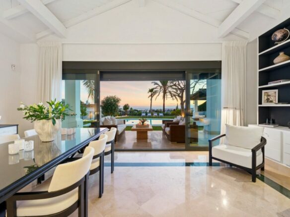 FOR SALE 🏡 Elevated Single-Level Villa with Sea Views, Mature Garden and Pool Pavilion – Haza del Conde, Nueva Andalucía 🇪🇸