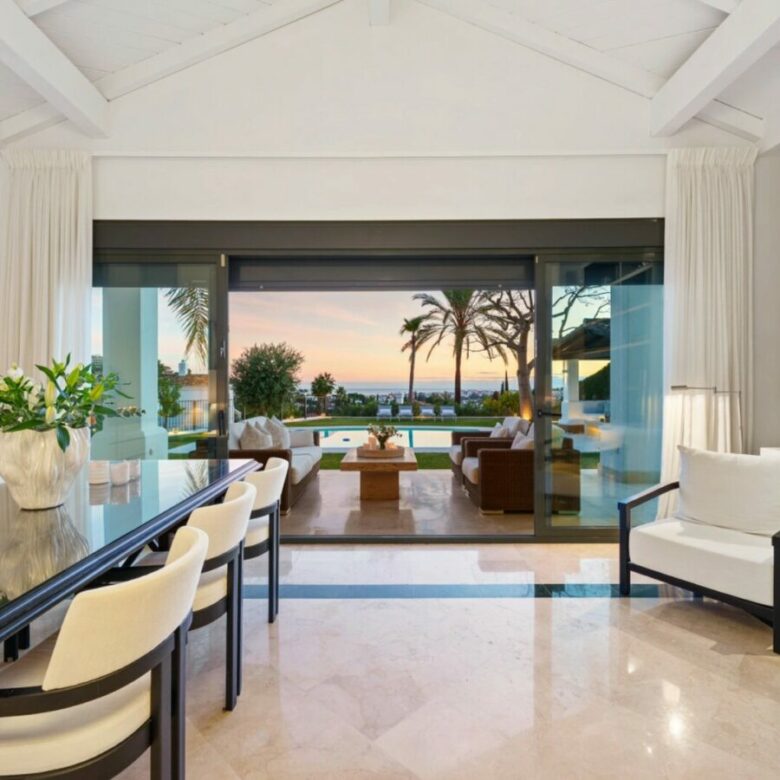 FOR SALE 🏡 Elevated Single-Level Villa with Sea Views, Mature Garden and Pool Pavilion – Haza del Conde, Nueva Andalucía 🇪🇸