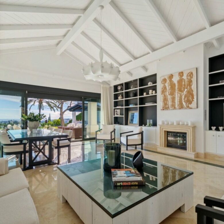 FOR SALE 🏡 Elevated Single-Level Villa with Sea Views, Mature Garden and Pool Pavilion – Haza del Conde, Nueva Andalucía 🇪🇸