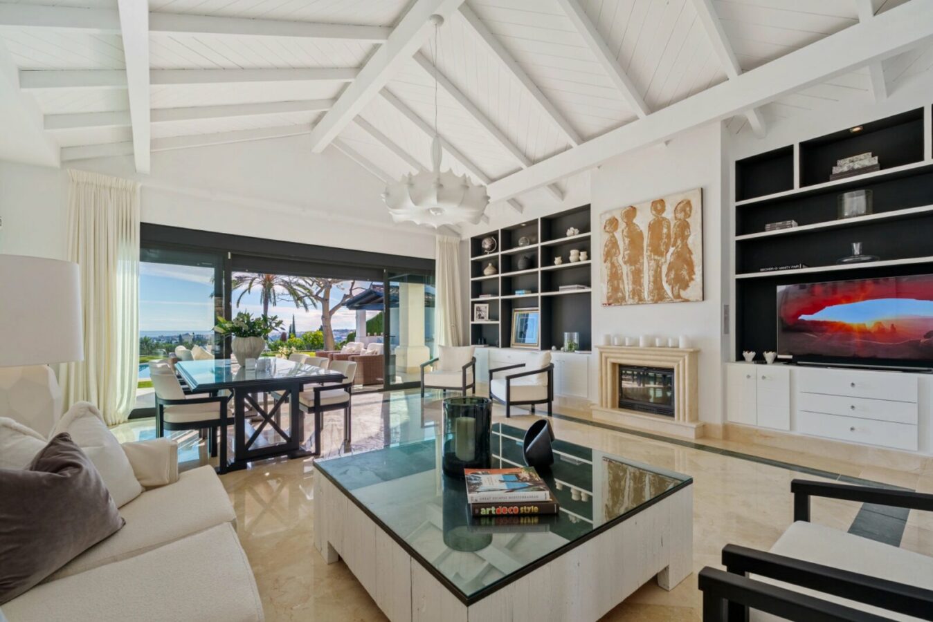 FOR SALE 🏡 Elevated Single-Level Villa with Sea Views, Mature Garden and Pool Pavilion – Haza del Conde, Nueva Andalucía 🇪🇸